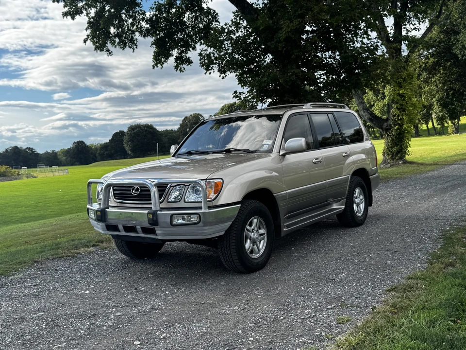 2000 Lexus LX 2nd Gen - Image 27 of 31
