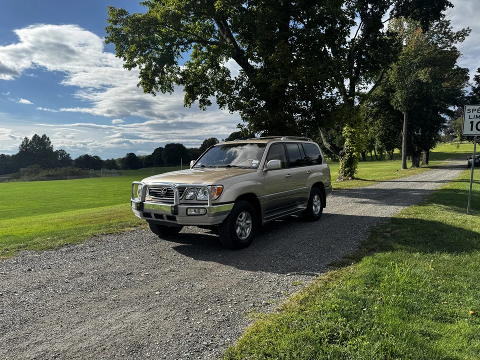 2000 Lexus LX 2nd Gen - Image 18 of 31