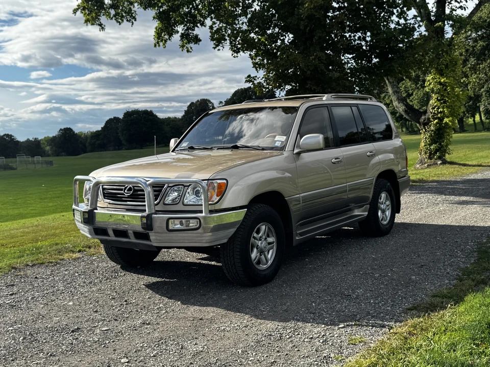 2000 Lexus LX 2nd Gen - Image 14 of 31