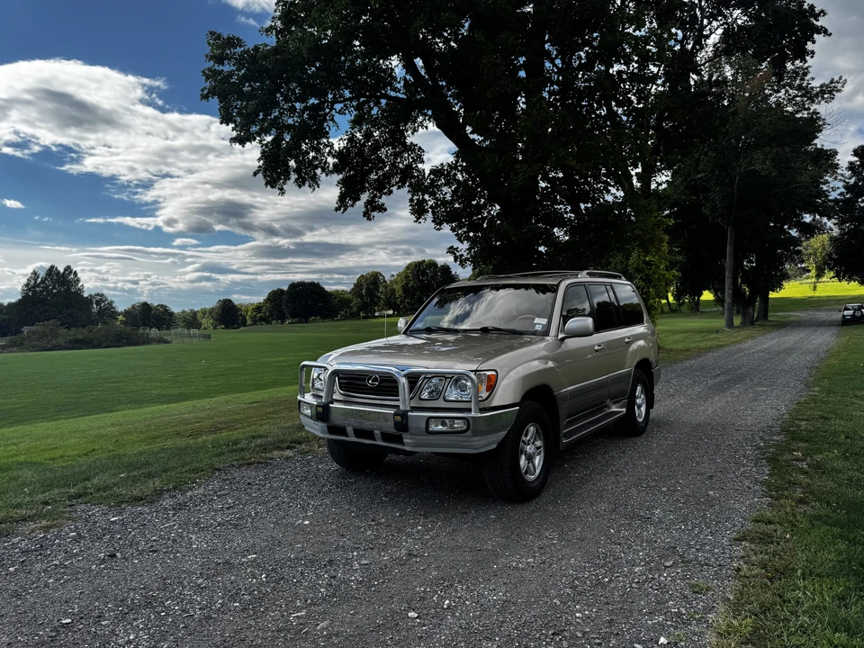 2000 Lexus LX 2nd Gen - Image 17 of 31
