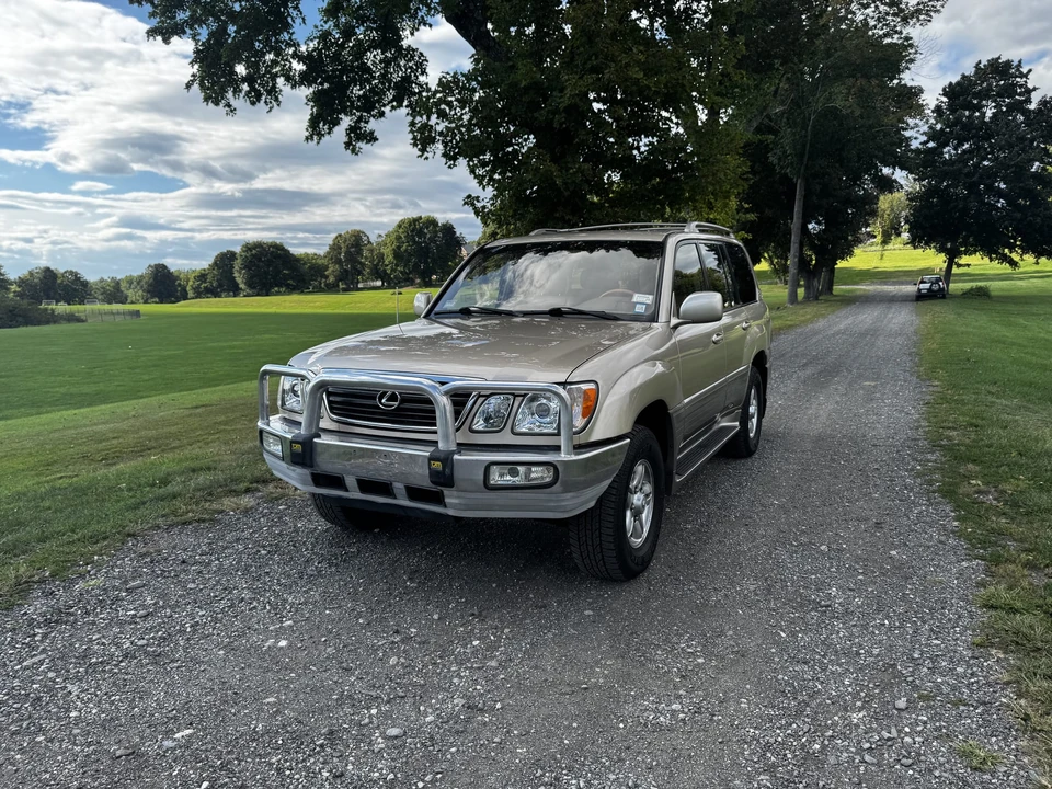 2000 Lexus LX 2nd Gen - Image 21 of 31