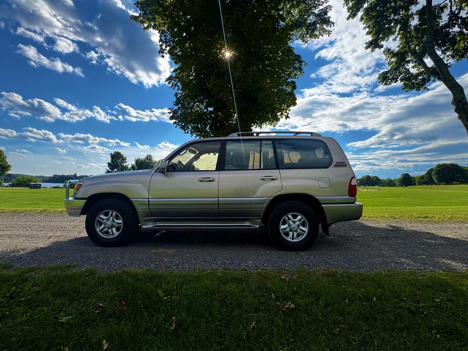 2000 Lexus LX 2nd Gen - Image 31 of 31