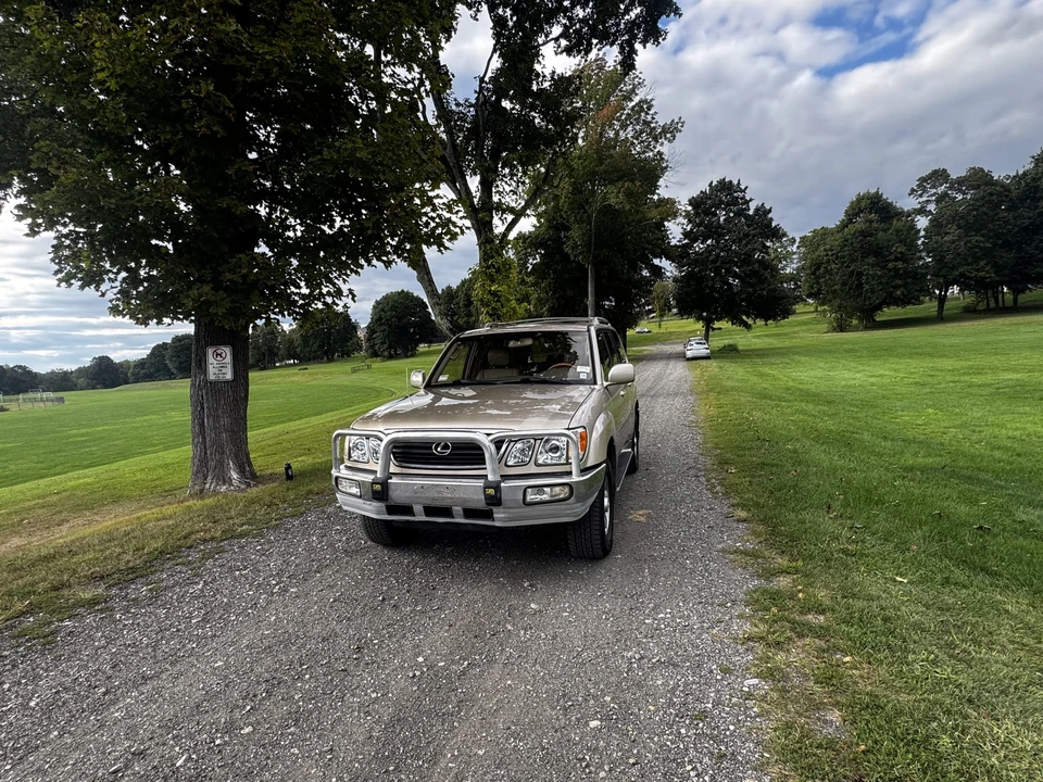 2000 Lexus LX 2nd Gen - Image 3 of 31