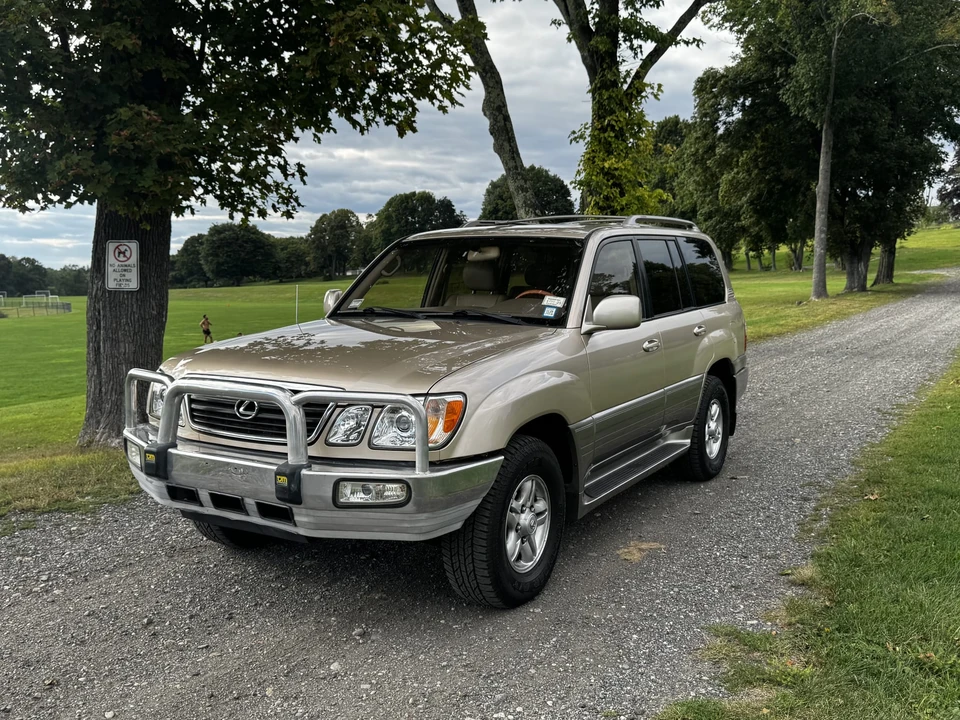 2000 Lexus LX 2nd Gen - Image 15 of 31
