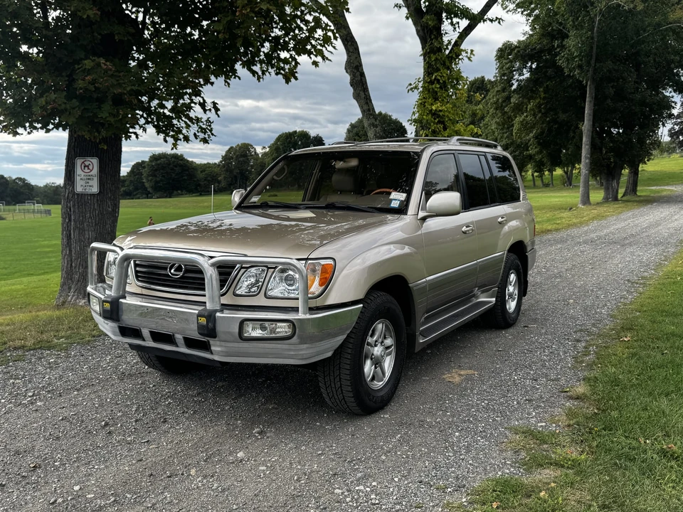 2000 Lexus LX 2nd Gen - Image 11 of 31