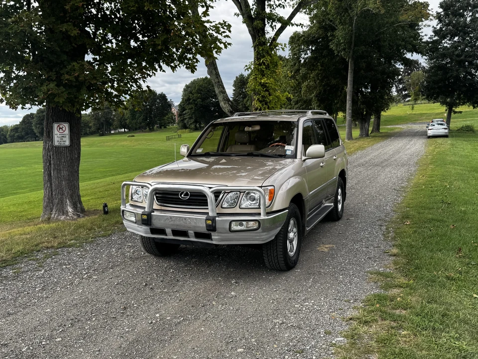 2000 Lexus LX 2nd Gen - Image 16 of 31