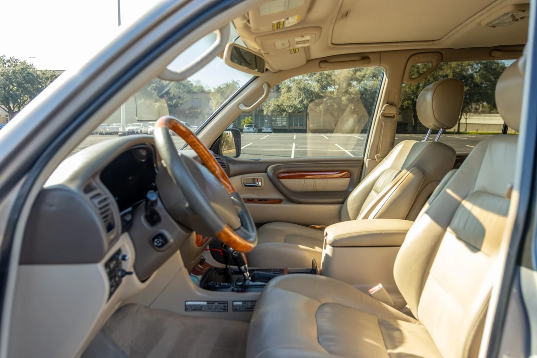 2000 Lexus LX 2nd Gen - Image 29 of 31