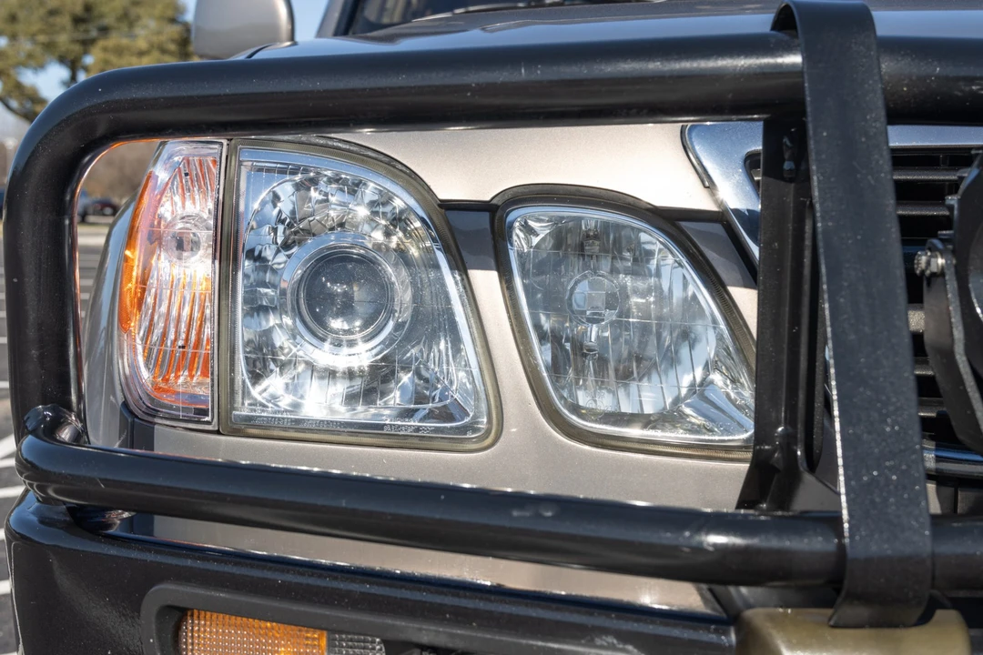 2000 Lexus LX 2nd Gen - Image 15 of 31
