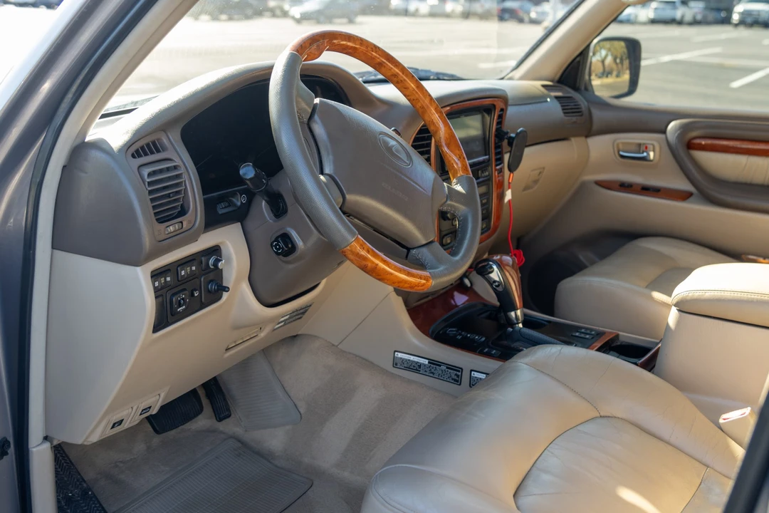 2000 Lexus LX 2nd Gen - Image 30 of 31
