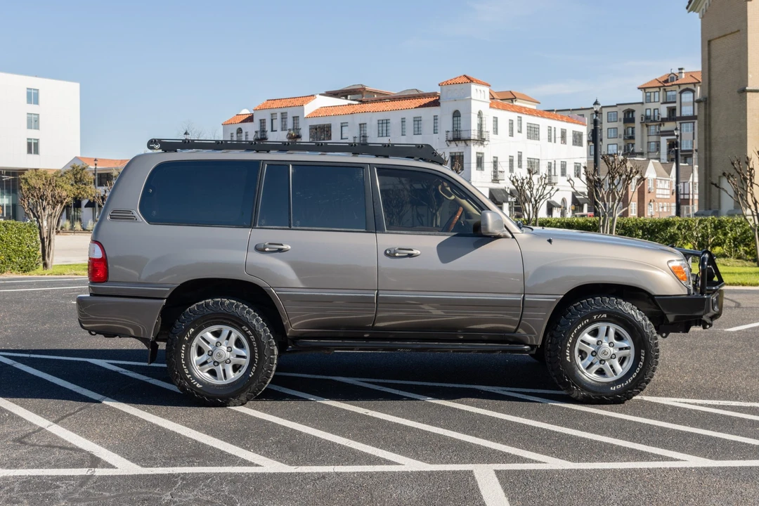2000 Lexus LX 2nd Gen - Image 5 of 31