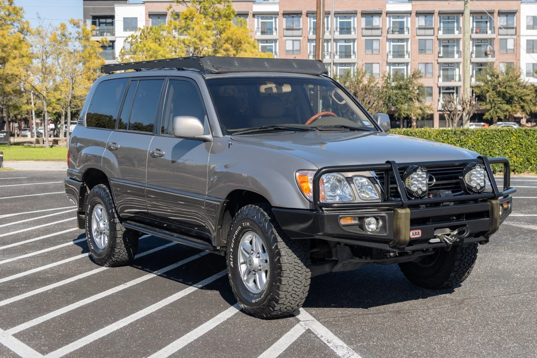 2000 Lexus LX 2nd Gen - Image 4 of 31