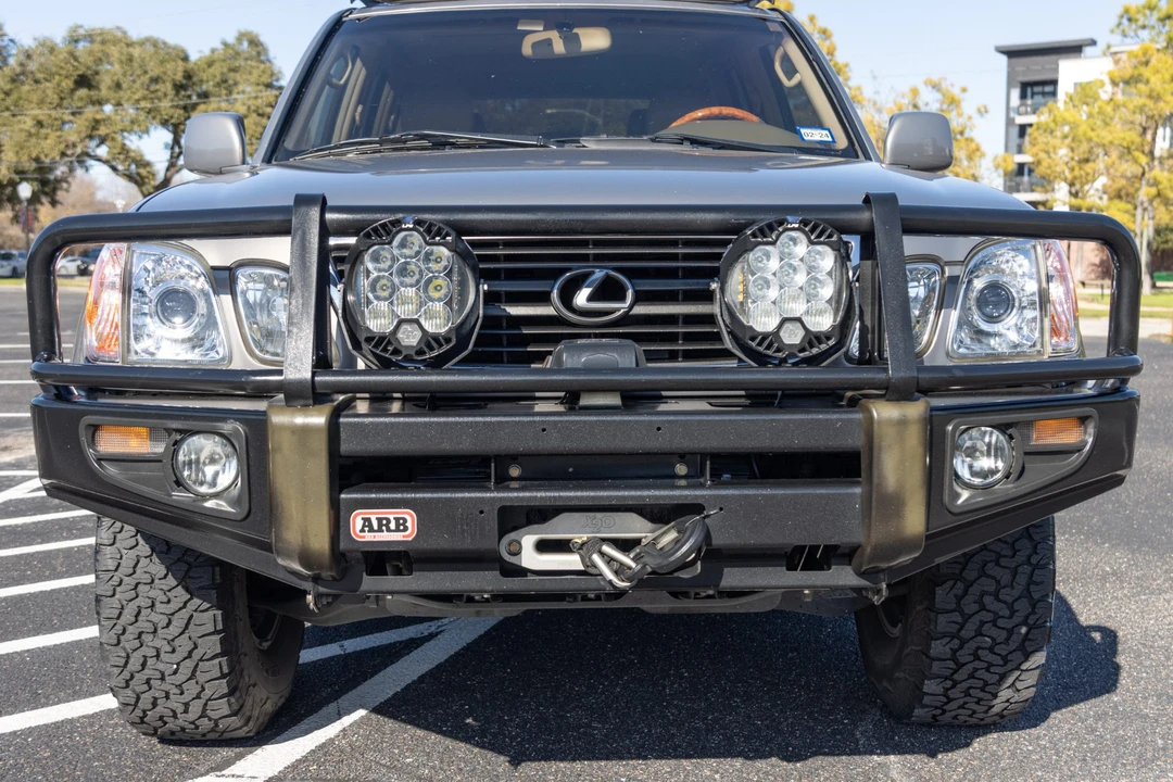 2000 Lexus LX 2nd Gen - Image 10 of 31