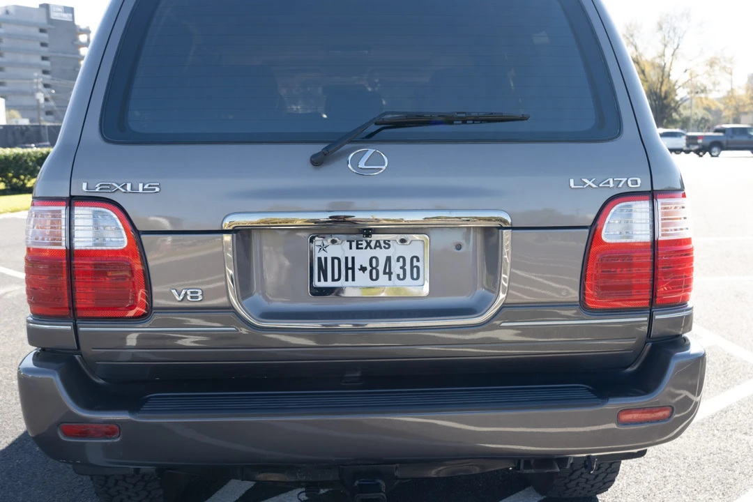 2000 Lexus LX 2nd Gen - Image 21 of 31
