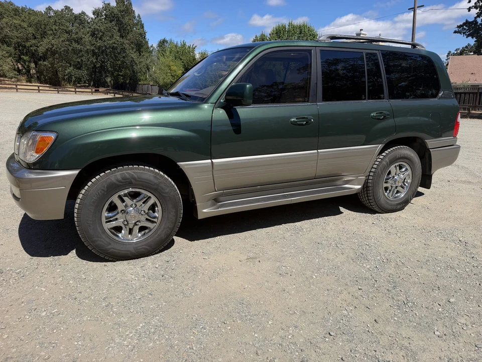 2000 Lexus LX 2nd Gen - Image 9 of 31
