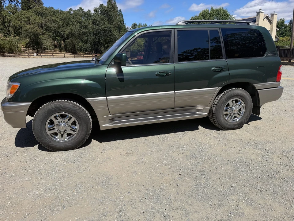 2000 Lexus LX 2nd Gen - Image 19 of 31