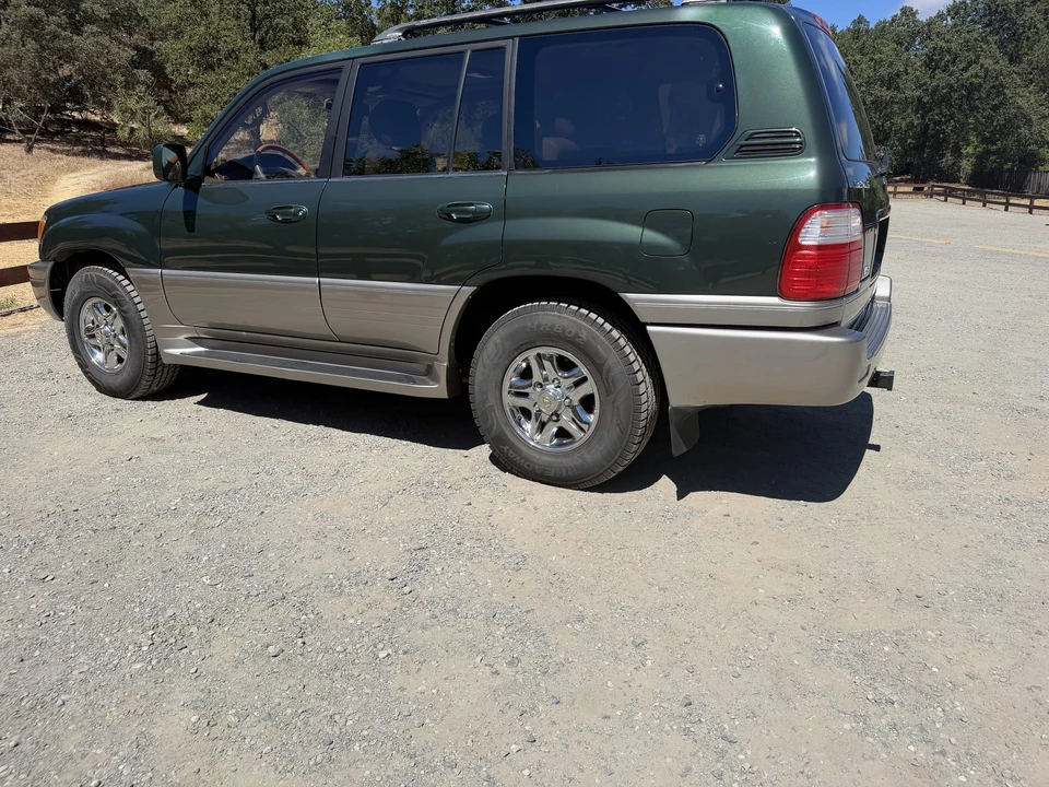 2000 Lexus LX 2nd Gen - Image 27 of 31