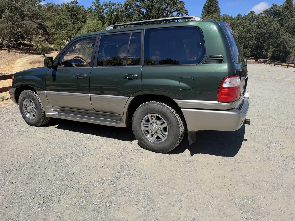 2000 Lexus LX 2nd Gen - Image 24 of 31