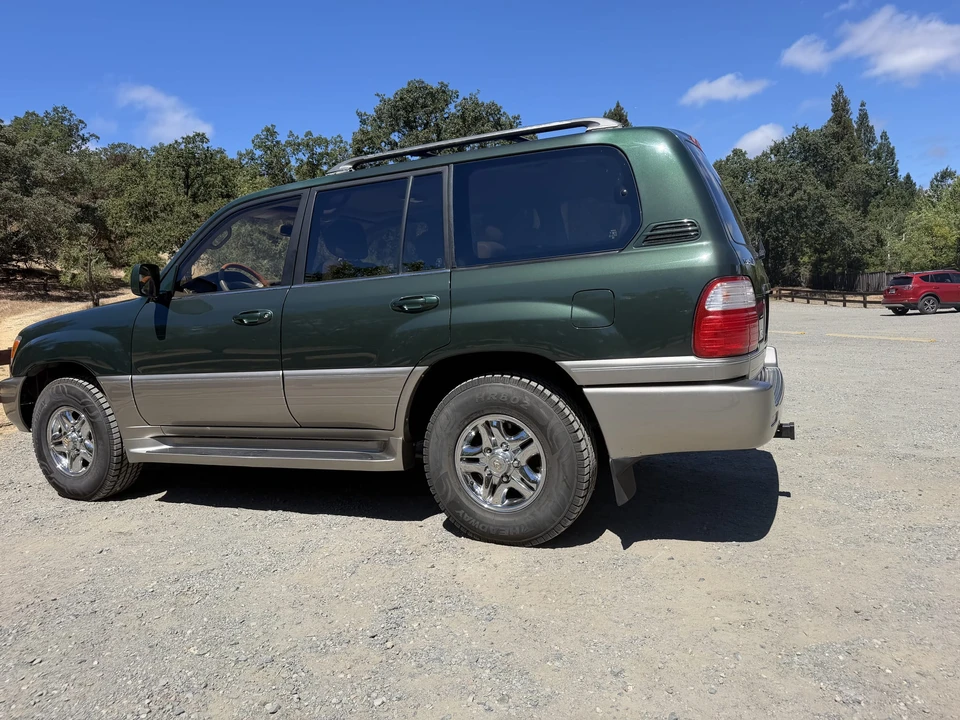2000 Lexus LX 2nd Gen - Image 25 of 31