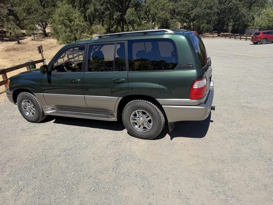 2000 Lexus LX 2nd Gen - Image 26 of 31