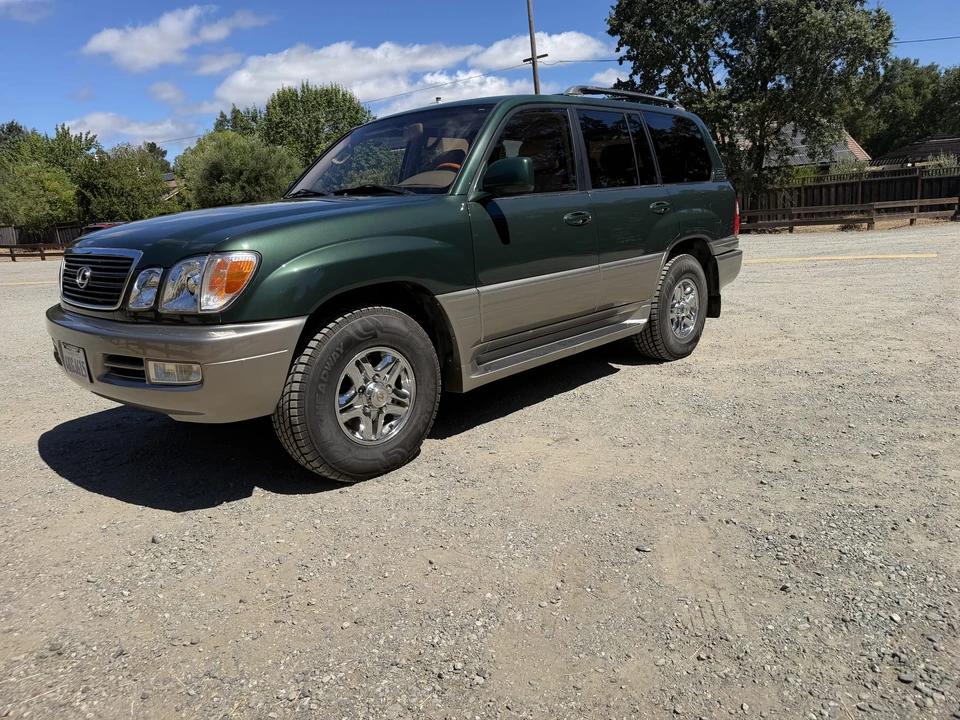 2000 Lexus LX 2nd Gen - Image 5 of 31