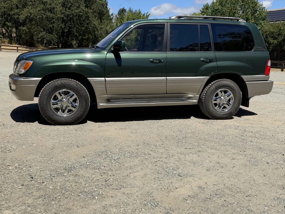 2000 Lexus LX 2nd Gen - Image 22 of 31