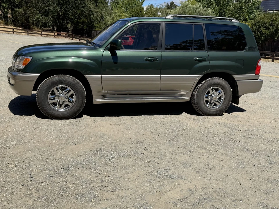 2000 Lexus LX 2nd Gen - Image 23 of 31