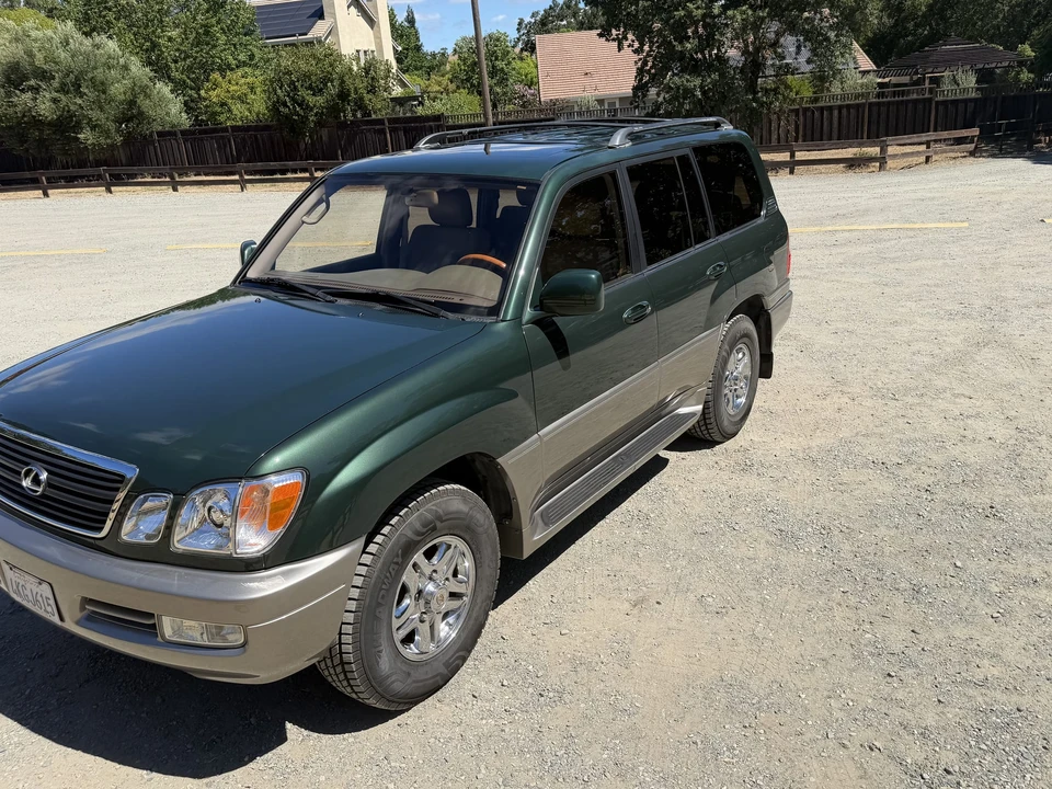2000 Lexus LX 2nd Gen - Image 15 of 31