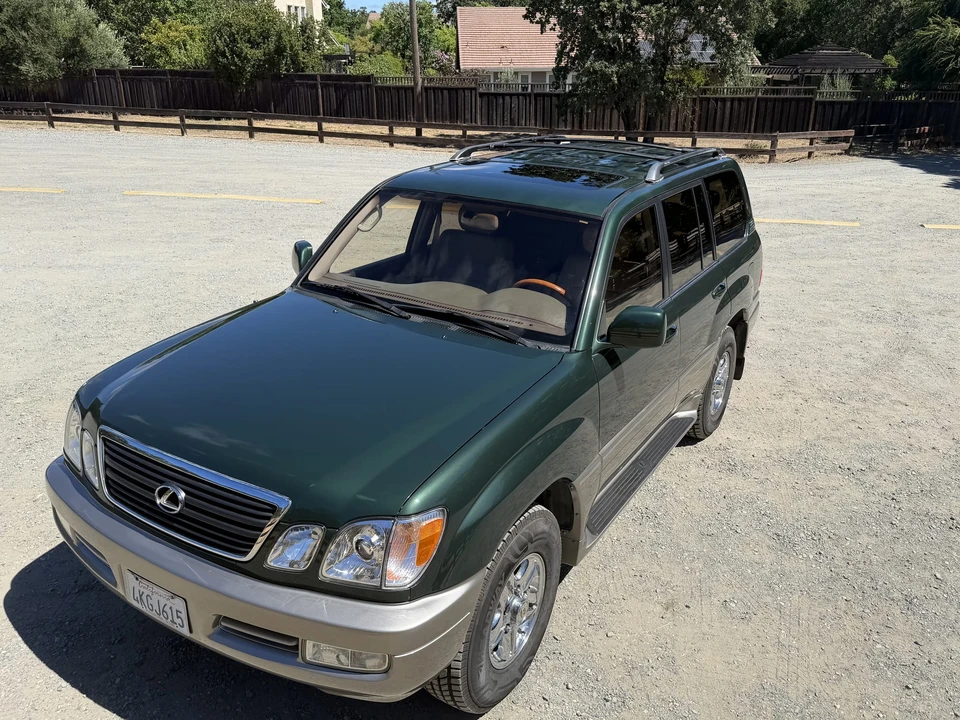 2000 Lexus LX 2nd Gen - Image 2 of 31