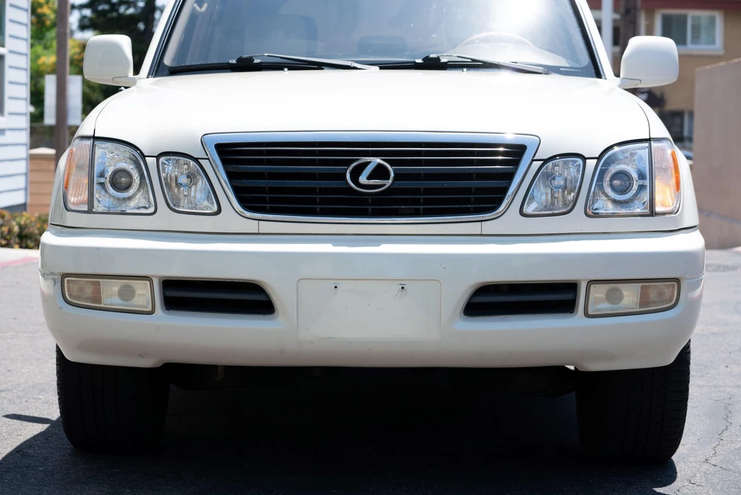 2000 Lexus LX 2nd Gen - Image 16 of 31