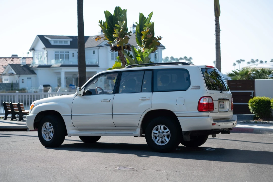 2000 Lexus LX 2nd Gen - Image 7 of 31