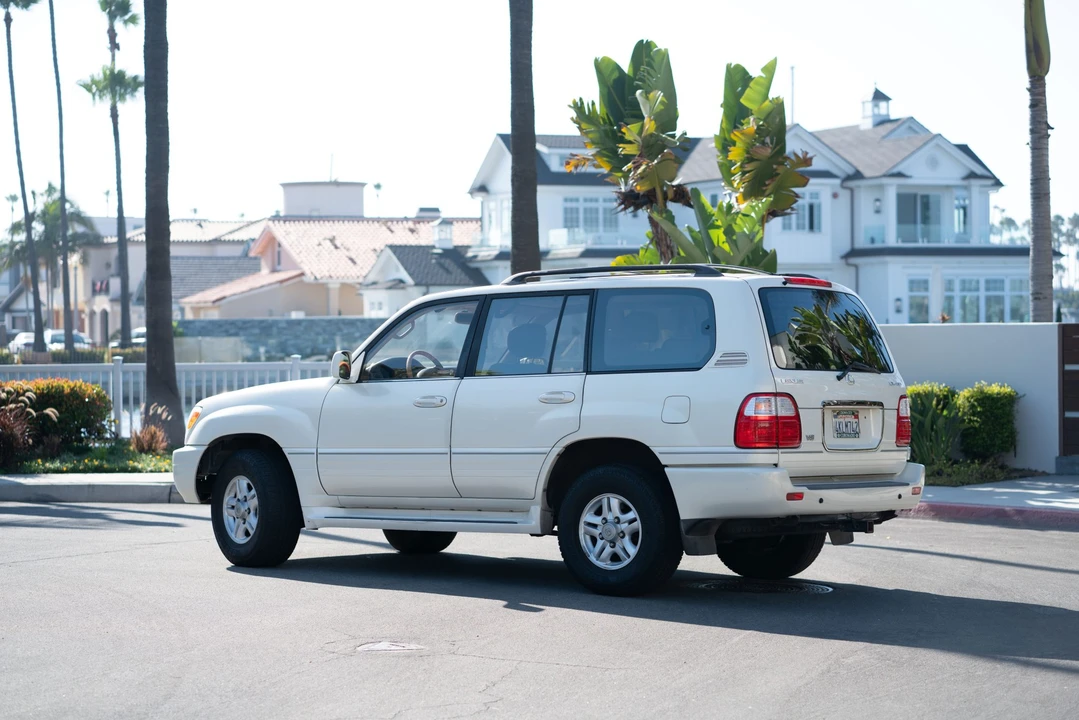 2000 Lexus LX 2nd Gen - Image 6 of 31