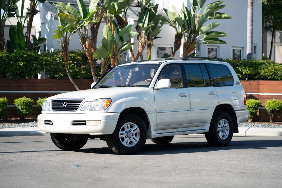 2000 Lexus LX 2nd Gen - Image 4 of 31