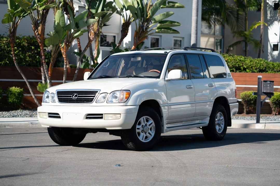 2000 Lexus LX 2nd Gen - Image 3 of 31