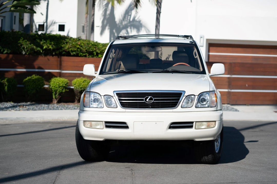 2000 Lexus LX 2nd Gen - Image 2 of 31
