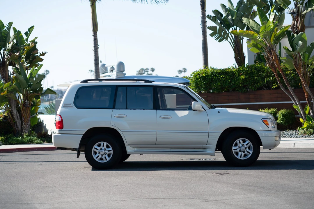 2000 Lexus LX 2nd Gen - Image 12 of 31