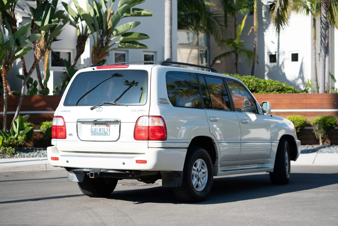 2000 Lexus LX 2nd Gen - Image 9 of 31