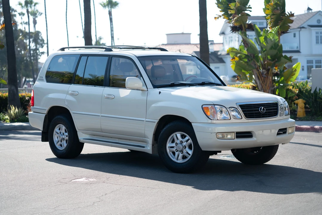 2000 Lexus LX 2nd Gen - Image 14 of 31