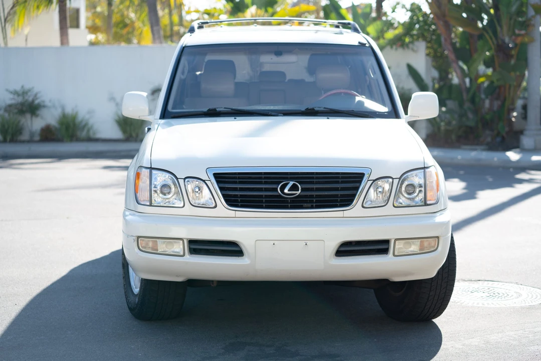 2000 Lexus LX 2nd Gen - Image 15 of 31