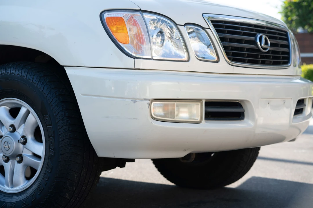 2000 Lexus LX 2nd Gen - Image 17 of 31