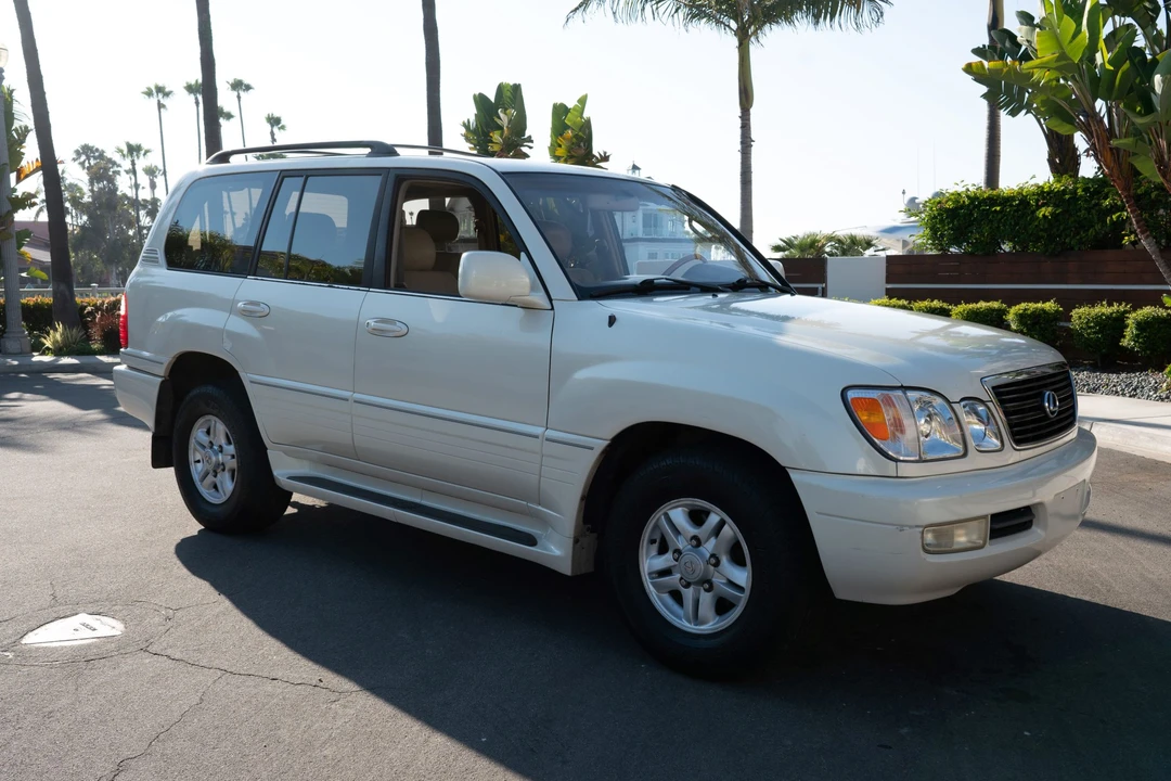 2000 Lexus LX 2nd Gen - Image 13 of 31