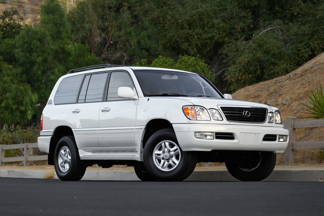 2000 Lexus LX 2nd Gen - Image 9 of 31