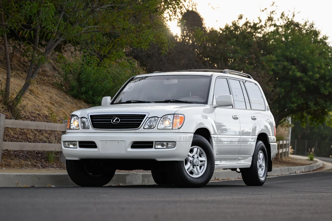 2000 Lexus LX 2nd Gen - Image 5 of 31