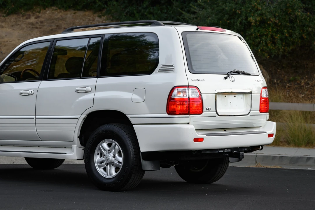 2000 Lexus LX 2nd Gen - Image 27 of 31