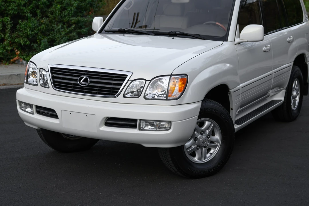 2000 Lexus LX 2nd Gen - Image 26 of 31