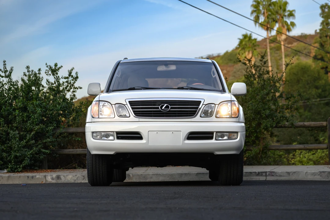 2000 Lexus LX 2nd Gen - Image 6 of 31