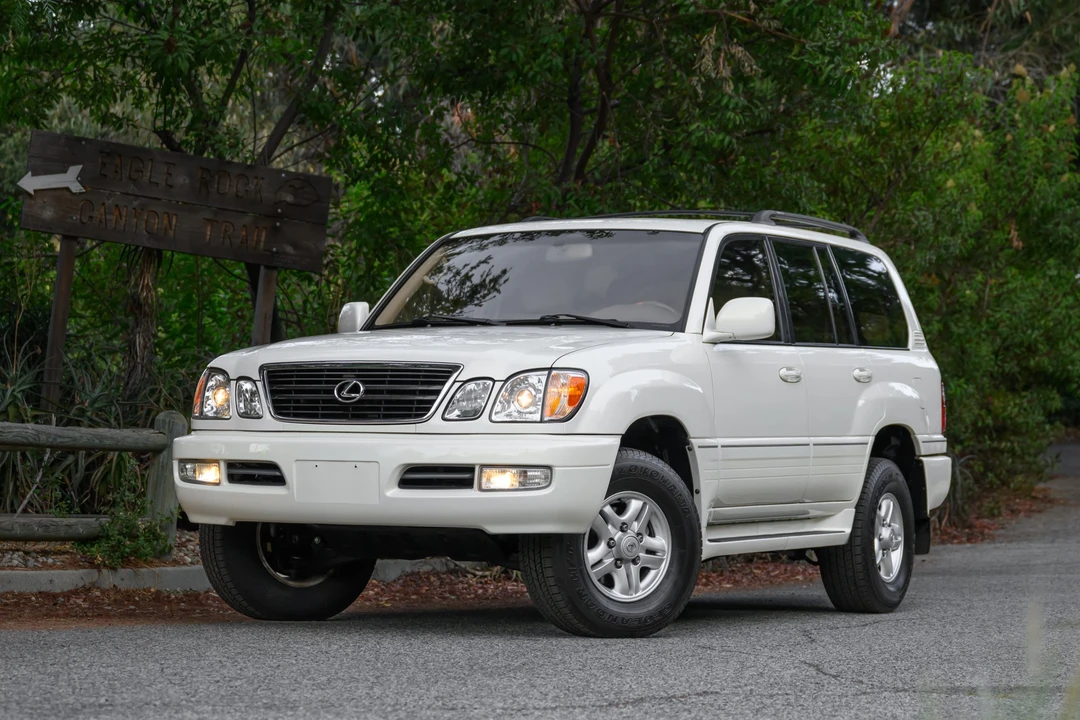 2000 Lexus LX 2nd Gen - Image 4 of 31