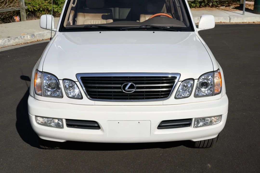 2000 Lexus LX 2nd Gen - Image 31 of 31