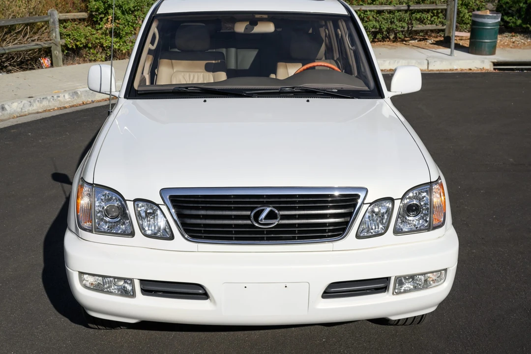 2000 Lexus LX 2nd Gen - Image 30 of 31