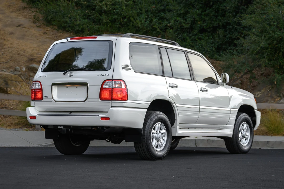 2000 Lexus LX 2nd Gen - Image 13 of 31