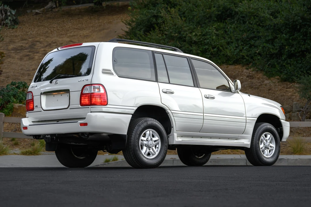 2000 Lexus LX 2nd Gen - Image 12 of 31